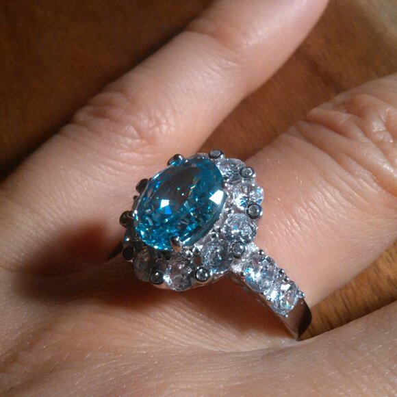 Simulated Blue and White Diamond Sterling Silver Fire Cut Ring (Size 8) - Picture 3 of 16